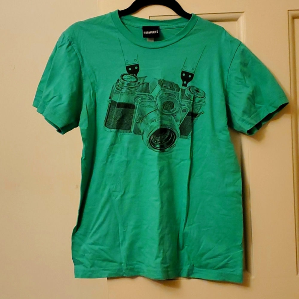 NOOWORKS mint green camera tee 💚